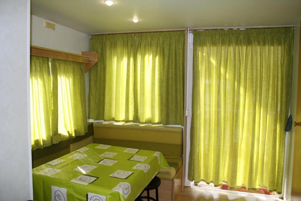 וילאיונגה דה טר Bungalows Conca De Ter חדר תמונה