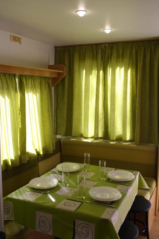 וילאיונגה דה טר Bungalows Conca De Ter חדר תמונה