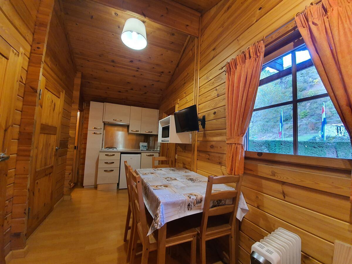 וילאיונגה דה טר Bungalows Conca De Ter מראה חיצוני תמונה